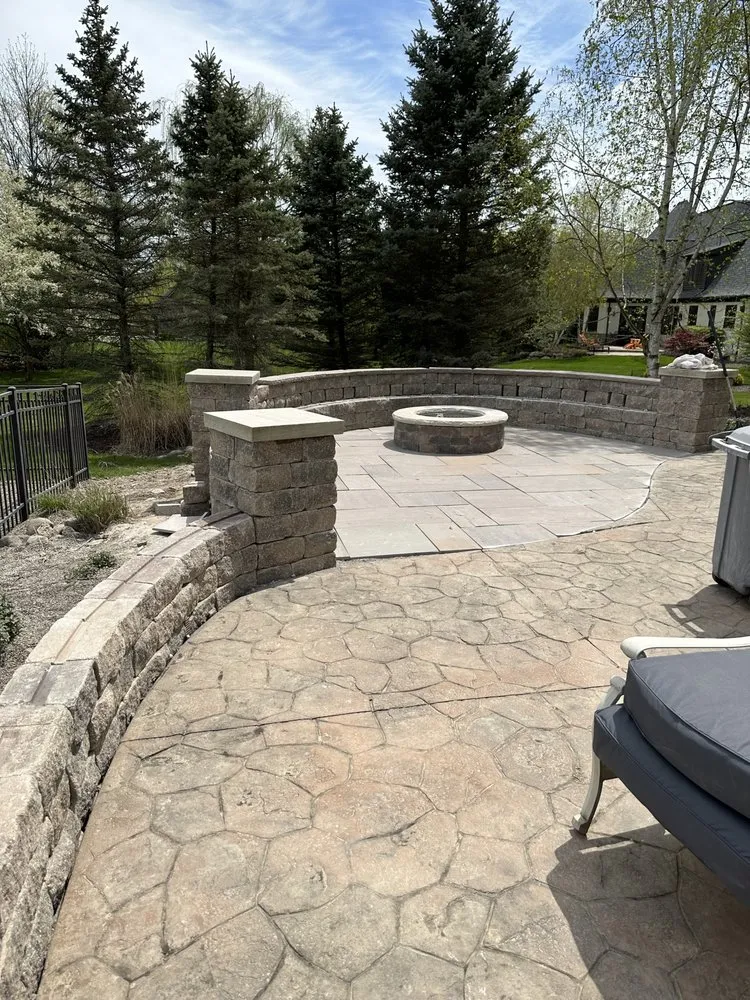 Top-rated landscaping services in Lakewood, OH by C & M Landscaping