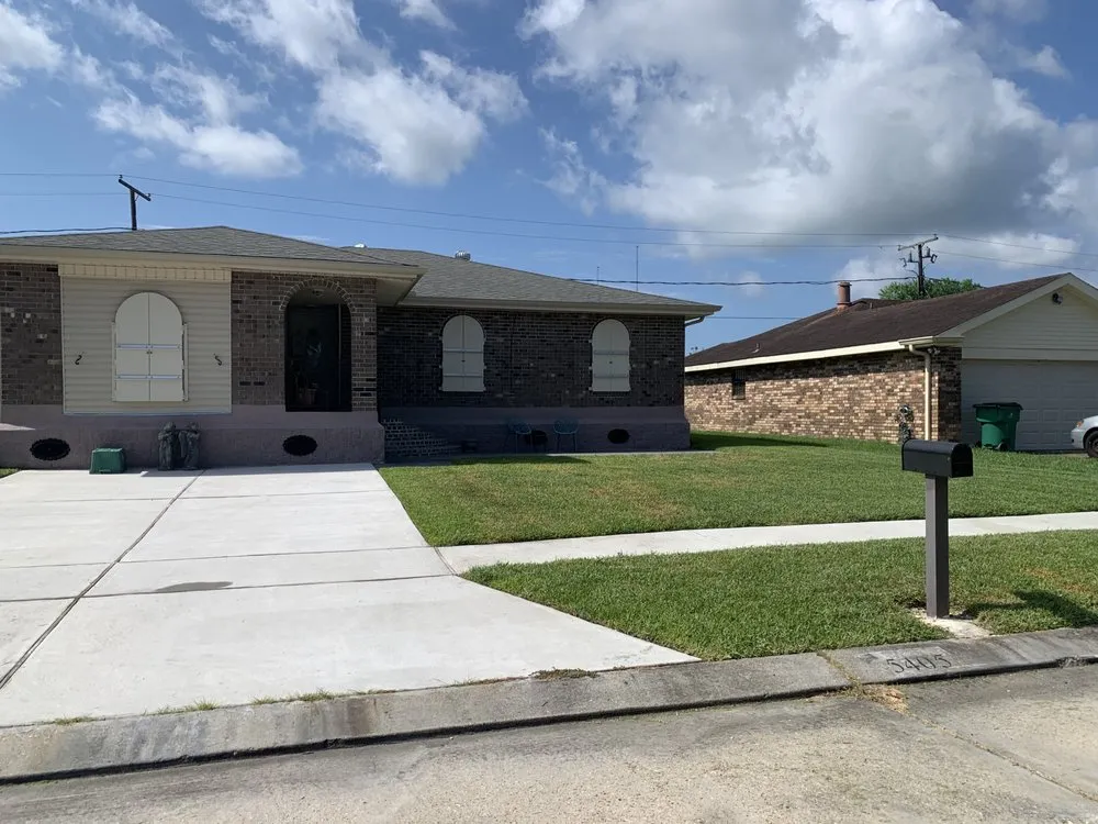 Trusted garden landscaping for homes in Gretna, LA by C & M’s lawn care