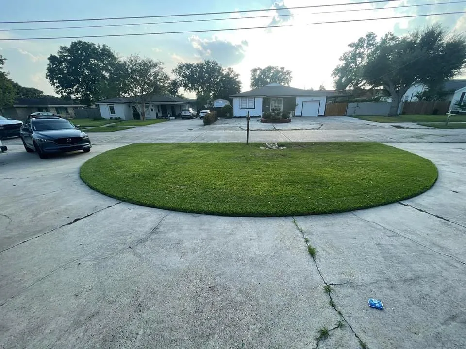 Affordable residential landscaping in Gretna, LA by C & M’s lawn care