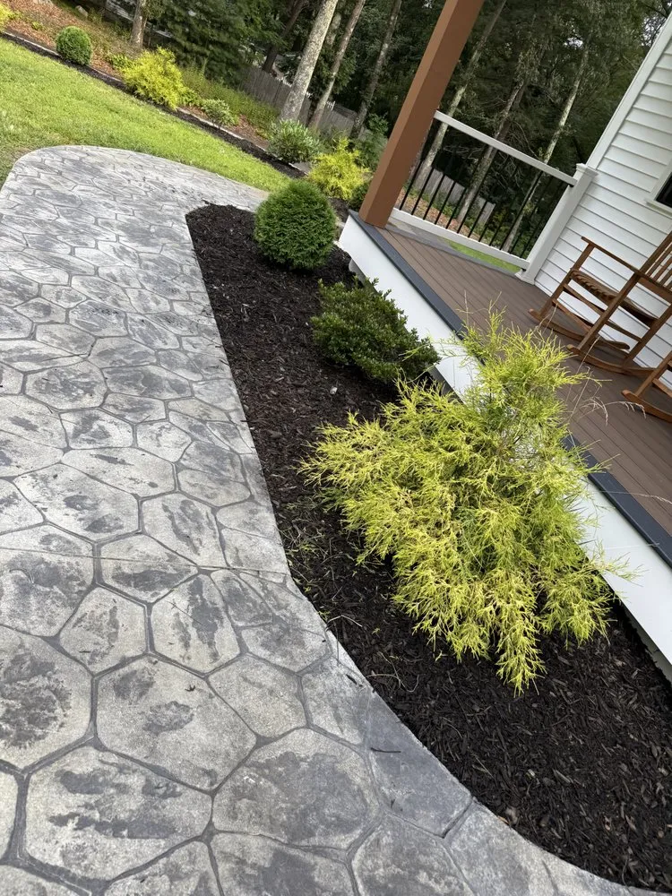 Expert yard maintenance in Burrillville, RI - C & R Lawncare