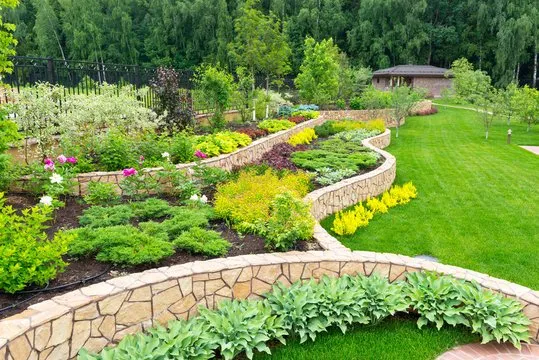 Affordable garden landscaping in Herndon, VA by C Canas Lawn & Landscaping Services
