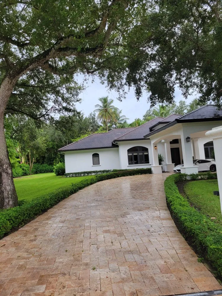 Local yard maintenance in Miami, FL by C Gomez Landscaping