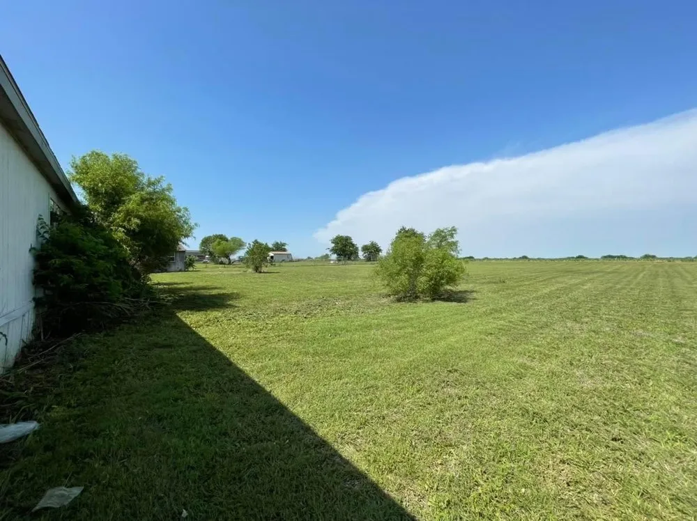 Custom lawn care service experts serving Aransas Pass, TX - C L Handyman & Lawn Care Services