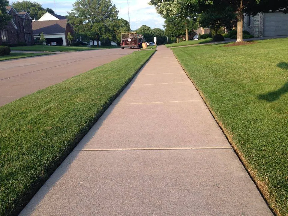 Professional lawn care service in Moline, IL - Cable Lawnscape