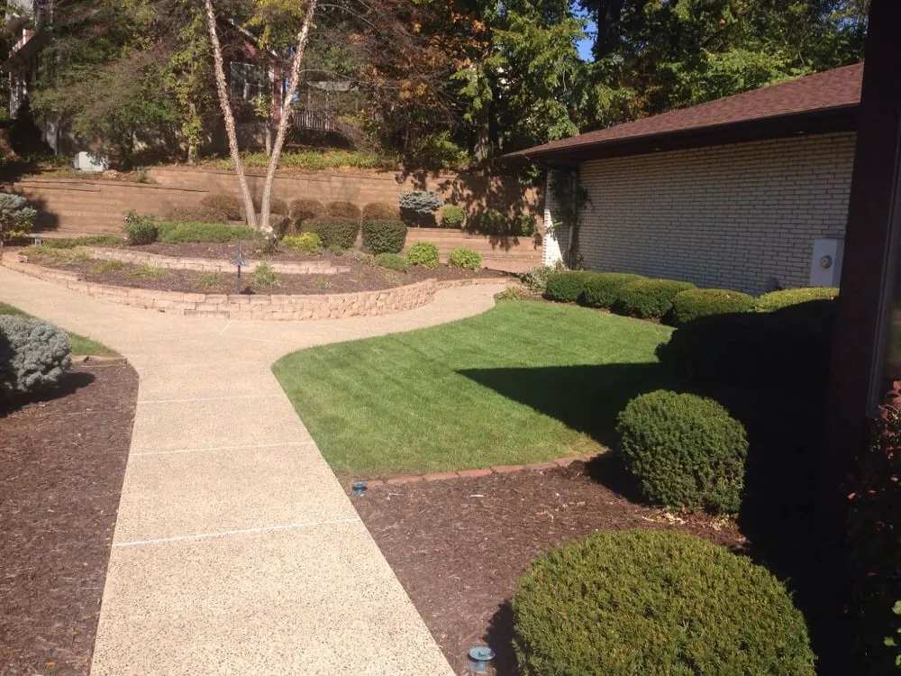 Trusted garden landscaping in Moline, IL - Cable Lawnscape