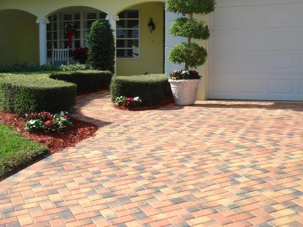 Custom lawn care service experts serving Deerfield Beach, FL - Cabo Brick and Stone