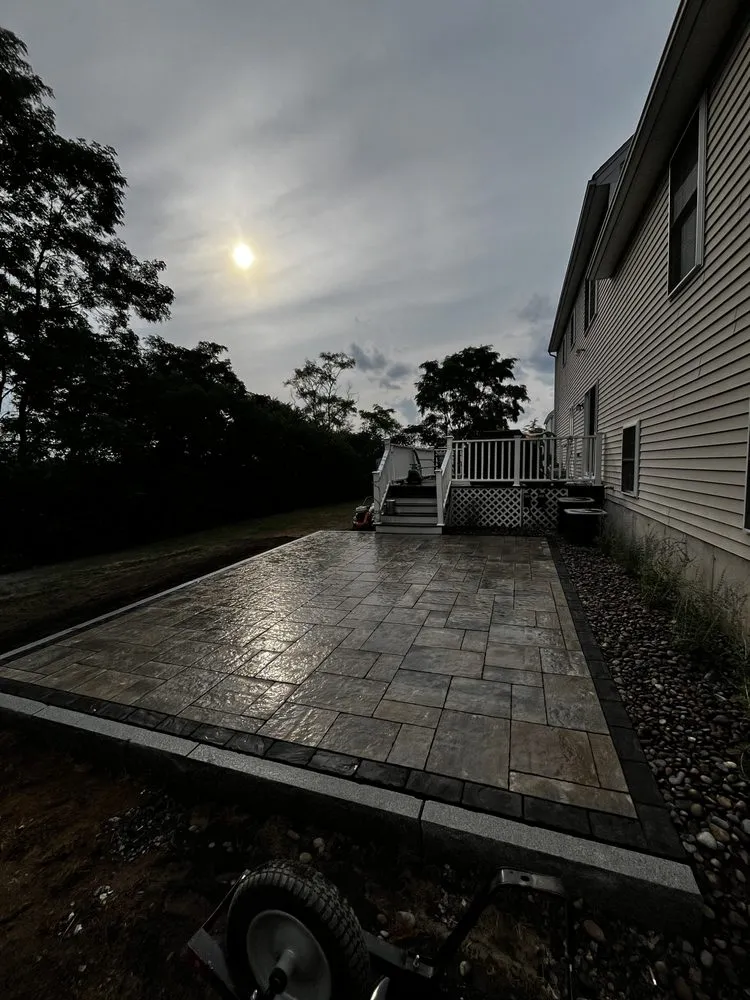 Top-rated landscape installation for homes in Plaistow, NH by Cabral Hardscapes