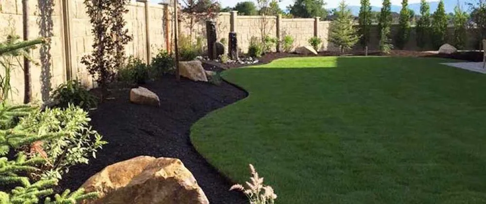 Professional yard maintenance in Mastic, NY - Cabrera landscaping
