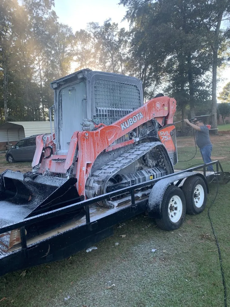 Professional outdoor landscaping for year-round maintenance in Hawkinsville, GA by Cabrera’s Land Management