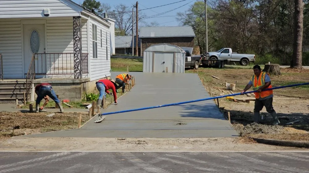 Custom yard cleanup service experts serving Pontotoc, MS - Cabrera's Landscapes