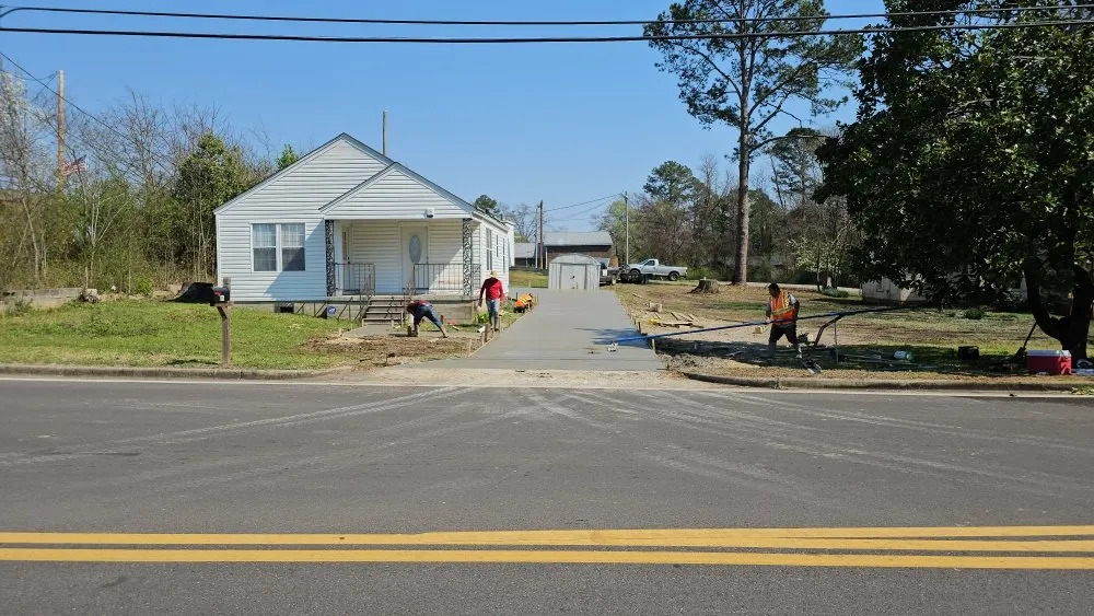 Reliable yard cleanup service in Pontotoc, MS by Cabrera's Landscapes
