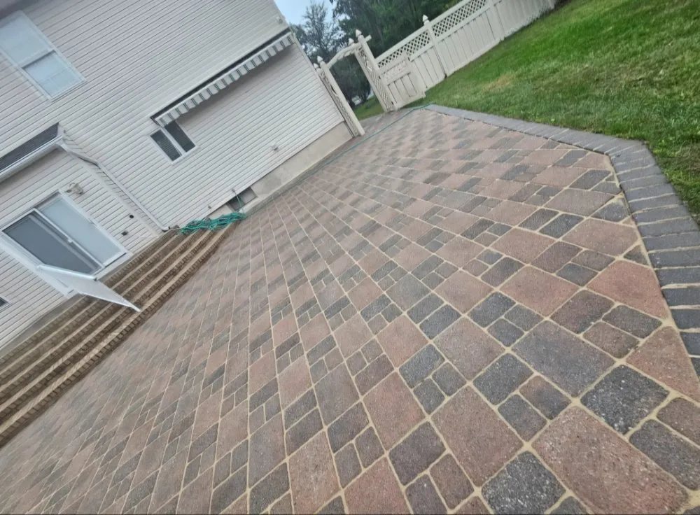Professional yard maintenance for year-round maintenance across Municipio de Howell, NJ - Cabu Landscaping