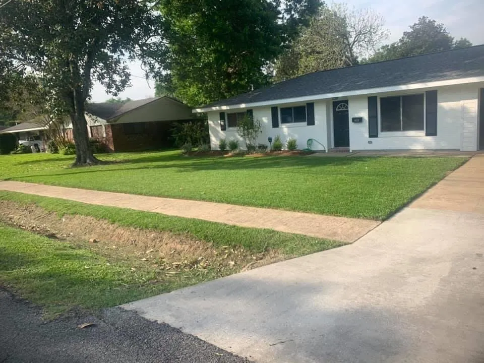 Affordable landscape design for year-round maintenance in Abbeville, LA by Cajun Country Lawncare