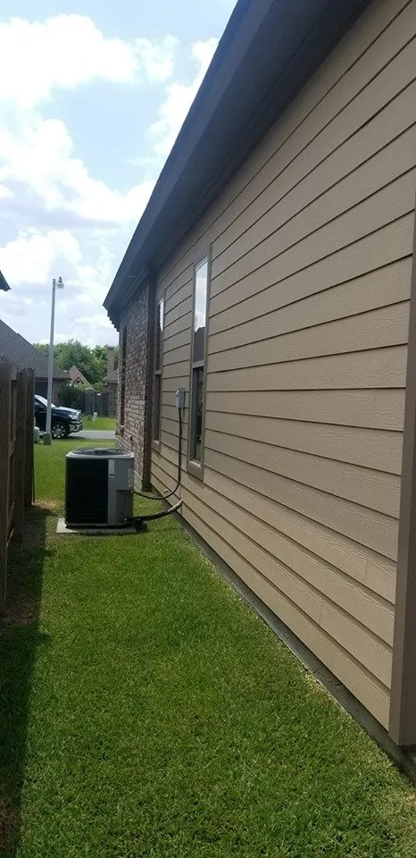 Professional lawn care service experts serving Lafayette, LA - Cajun Outdoor Specialty Services