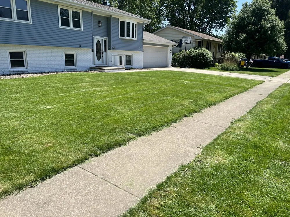 Expert garden landscaping in Bloomington, IL - Cal And A Mower