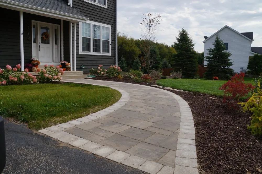 Top-rated garden landscaping for beautiful yards in Woodstock, IL by Cal and Shan's Landscape and Design