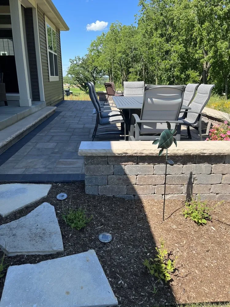 Affordable garden landscaping experts serving Woodstock, IL - Cal and Shan's Landscape and Design