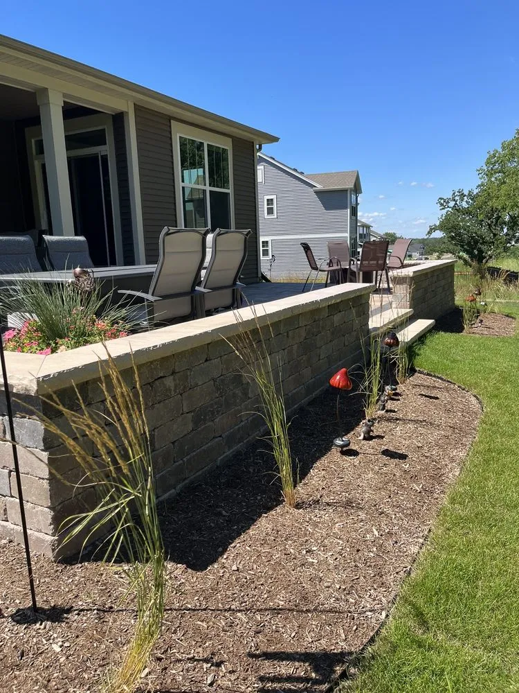 Top-rated garden landscaping experts serving Woodstock, IL - Cal and Shan's Landscape and Design