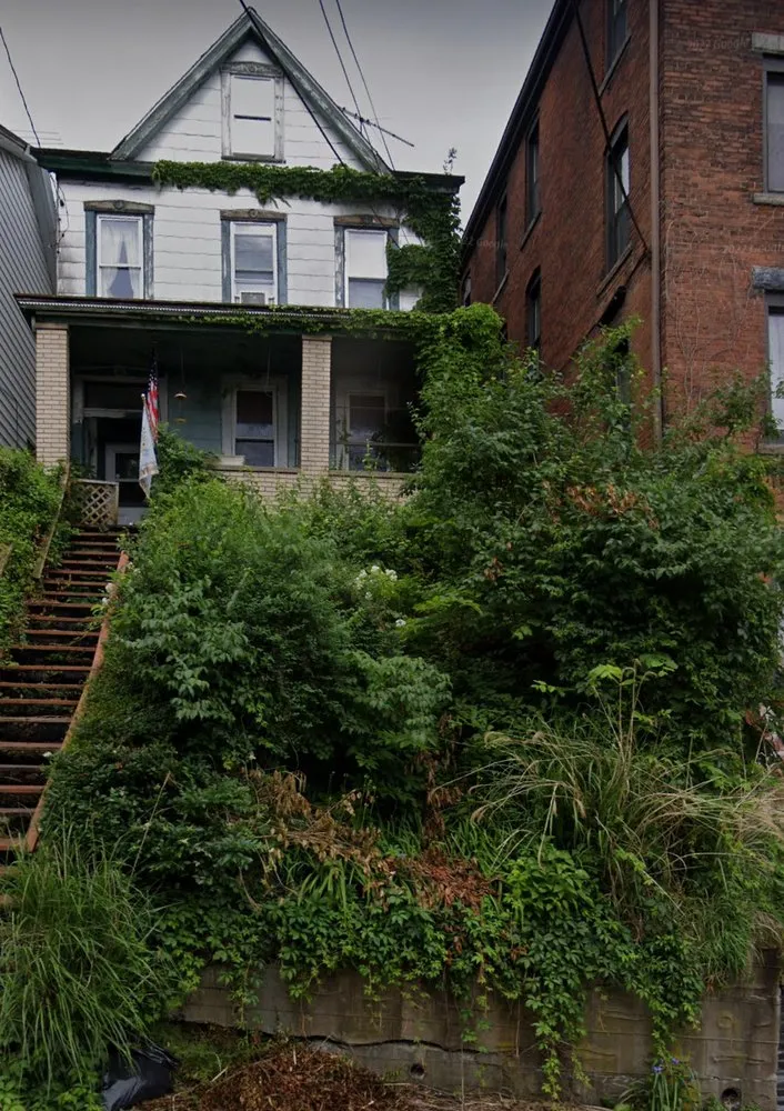 Reliable yard cleanup service for year-round maintenance across Pittsburgh, PA - Calabro Landscaping Solutions