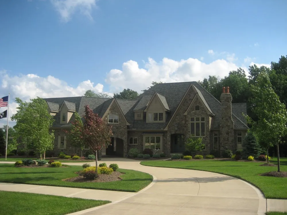 Reliable landscaping services in North Royalton, OH by Calanni Landscaping