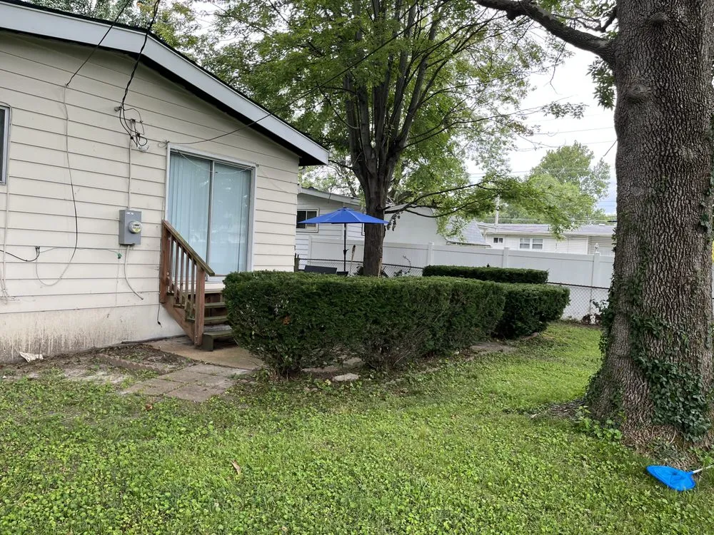 Expert yard maintenance in Saint Louis, MO by Caldwell Lawn Maintenance