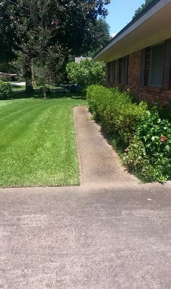 Reliable garden landscaping in Duson, LA by Caldwell Lawn Works