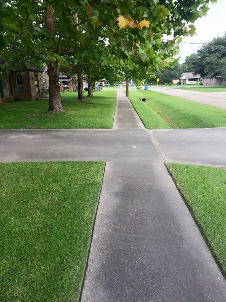 Custom residential landscaping experts serving Duson, LA - Caldwell Lawn Works