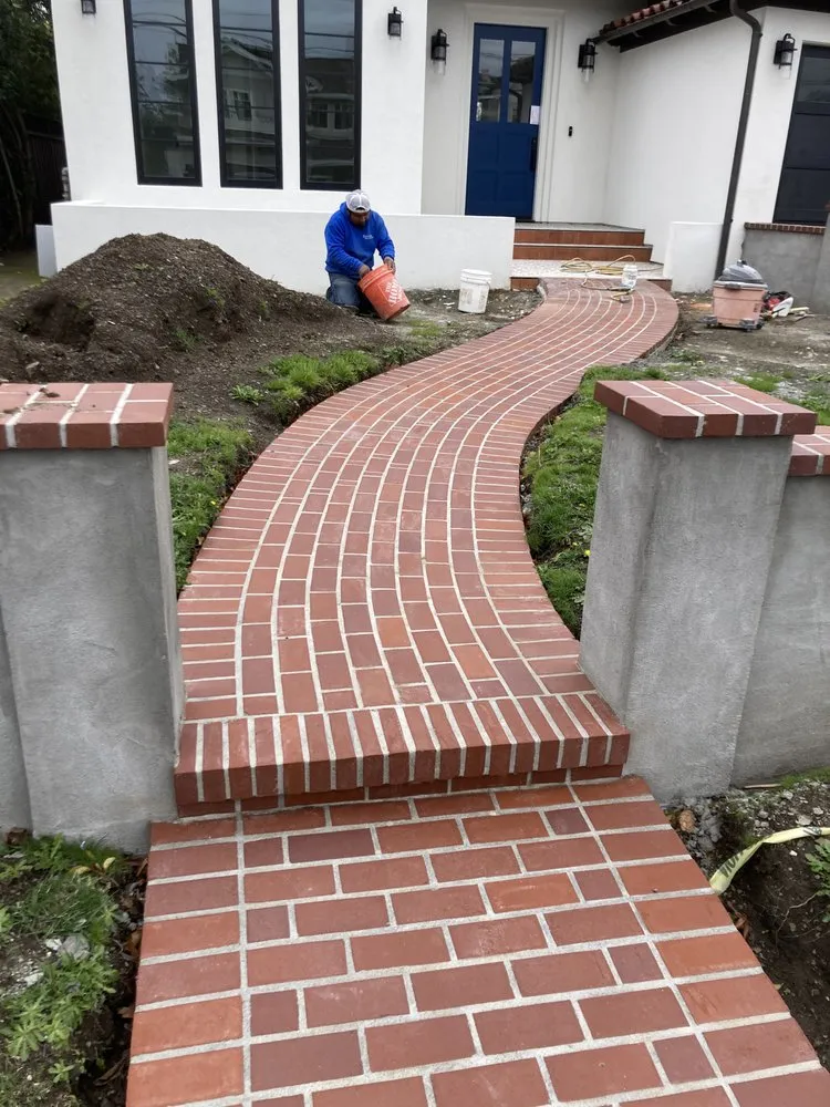 Top-rated lawn care service in San Mateo, CA by Caledonian Masonry
