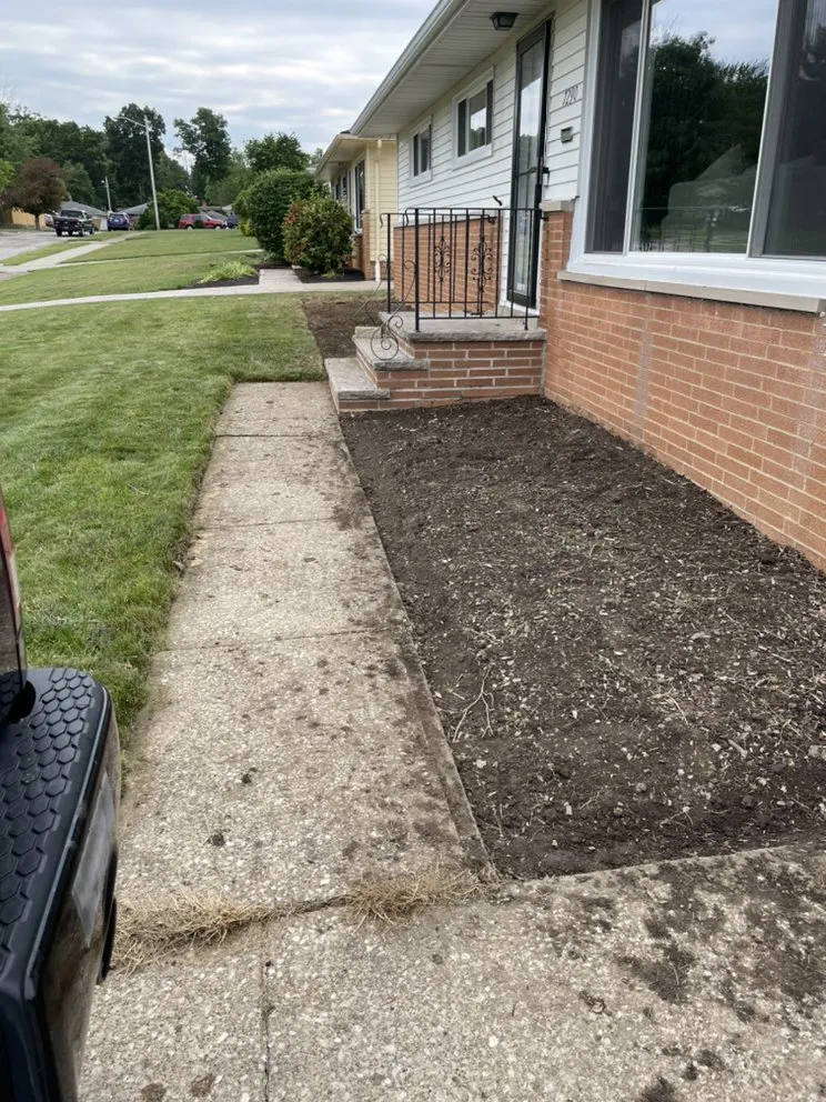 Affordable lawn care service experts serving Middleburg Heights, OH - Cale’s Landscape