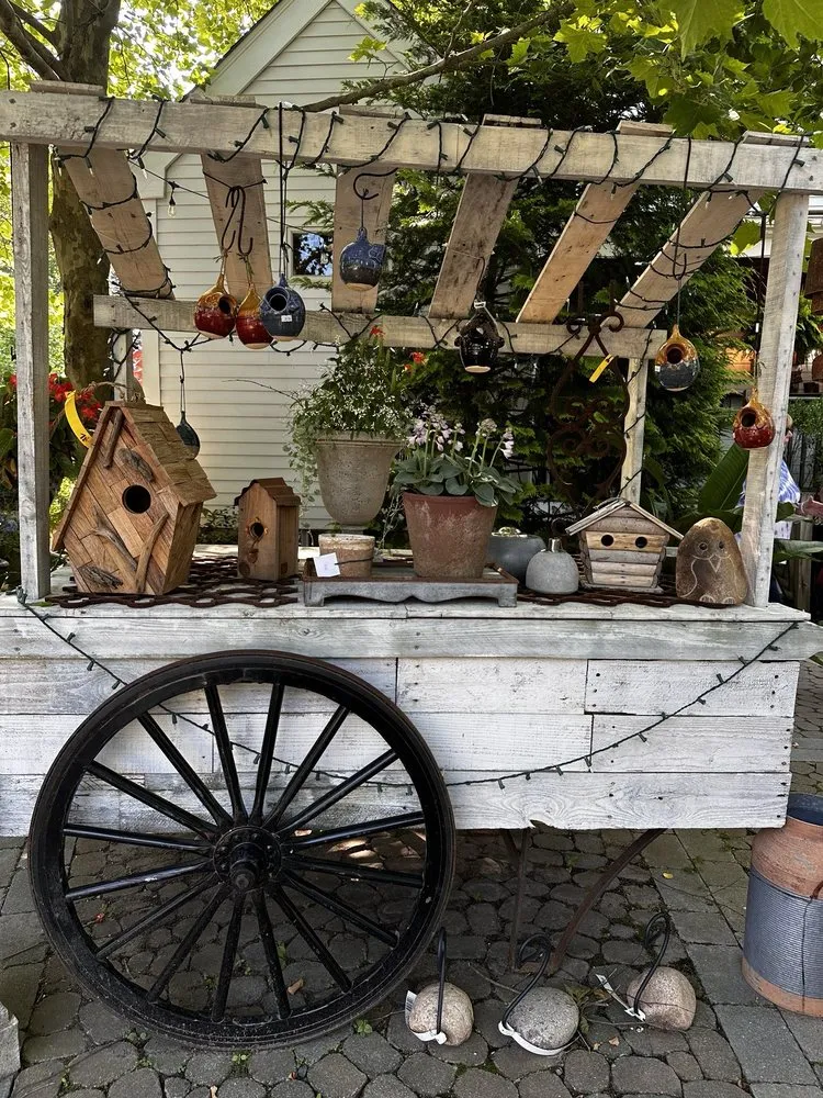 Custom yard maintenance for homes in Freehold, NJ by Calgo Gardens