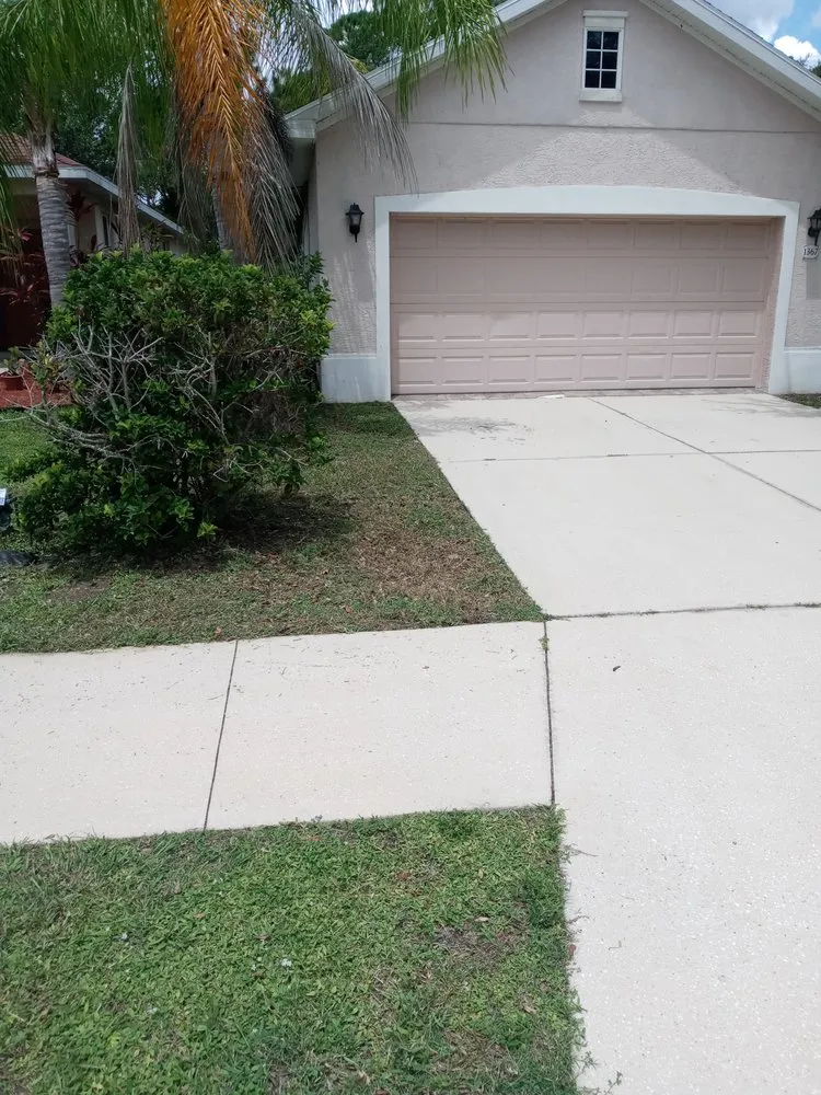 Top-rated lawn care service experts serving Bradenton, FL - Calhoun and Son's Lawn Care