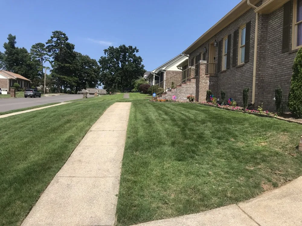 Reliable lawn mowing service with custom design in Birmingham, AL by Calhoun’s Residential Service