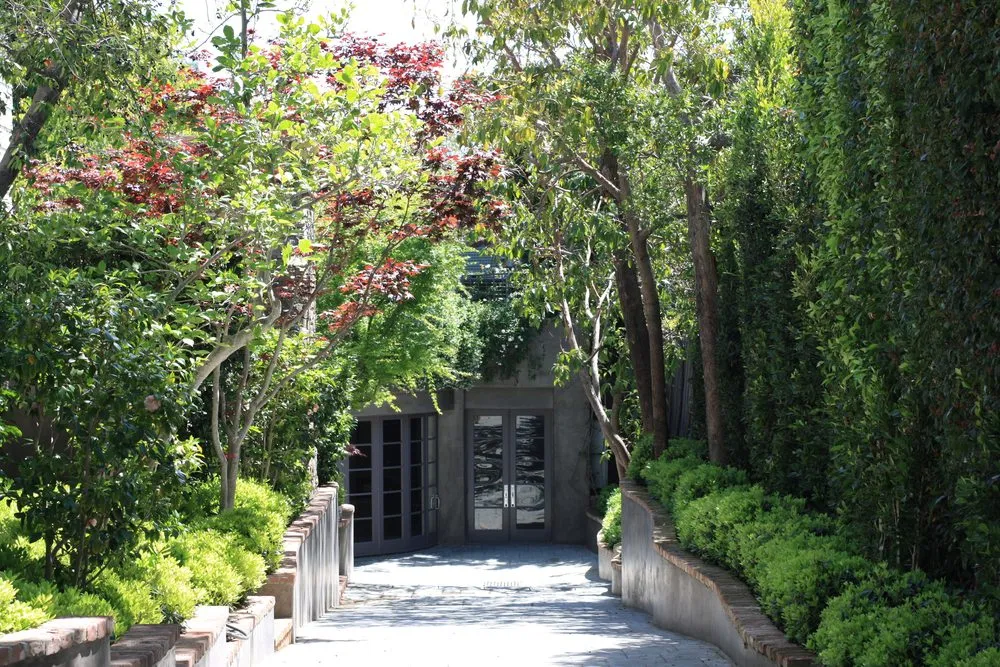 Reliable outdoor landscaping experts serving Los Angeles, CA - Cali Gardening Services