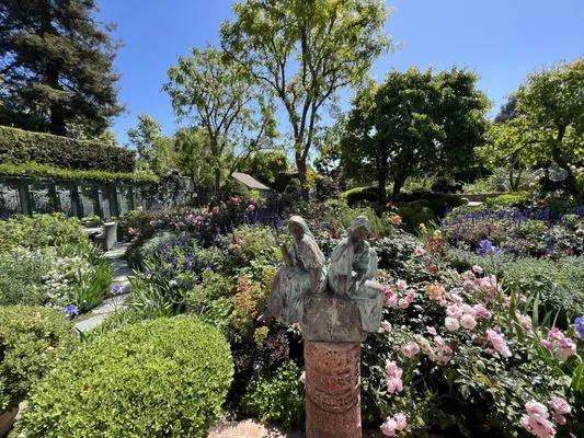 Cali Gardening Services Logo