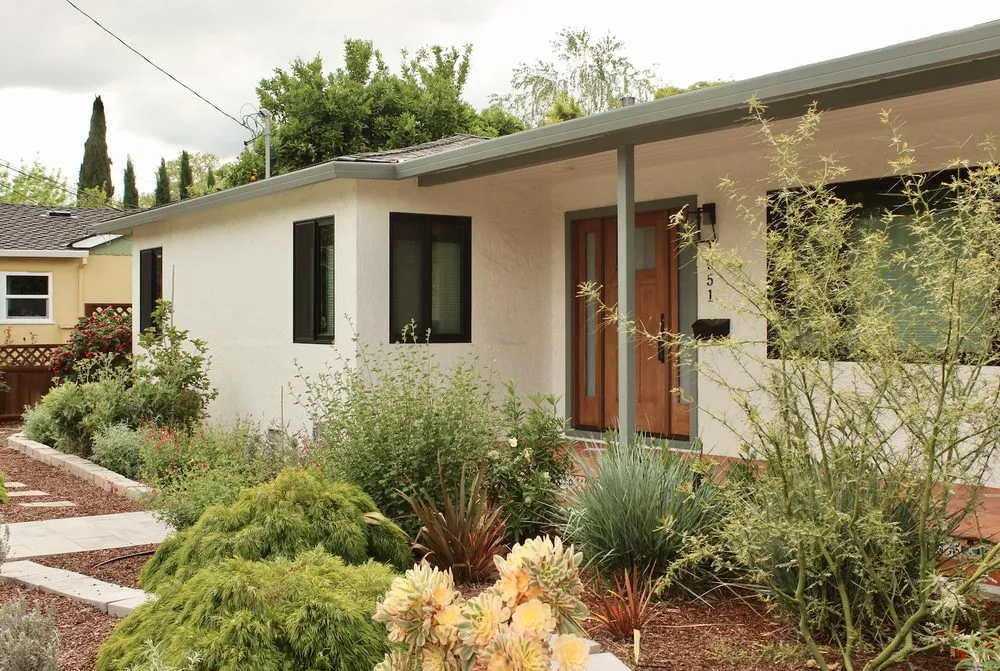 Custom yard cleanup service with custom design in Pasadena, CA by Califia Ecodesigns