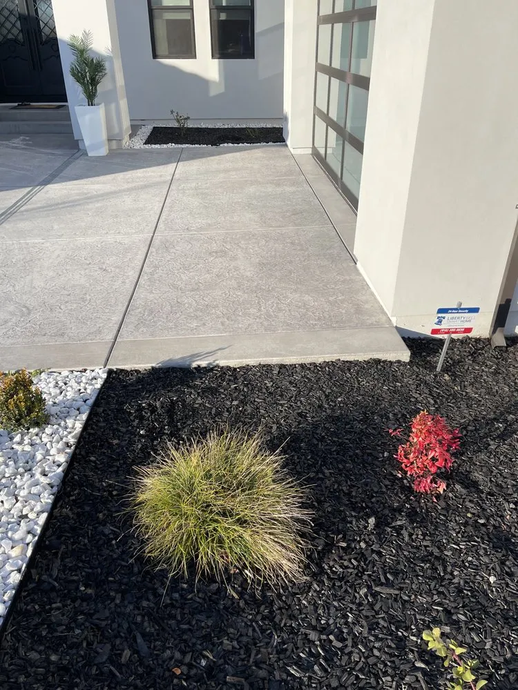 Professional yard cleanup service for beautiful yards across Sacramento, CA - California Good Vibes