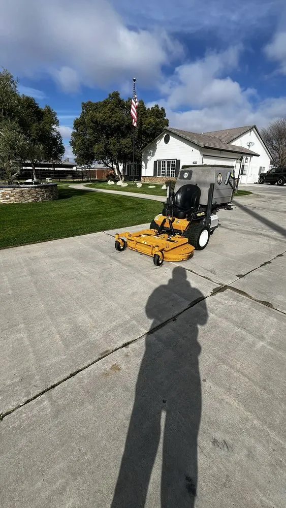 Trusted lawn mowing service experts serving Bakersfield, CA - California Green Landscape