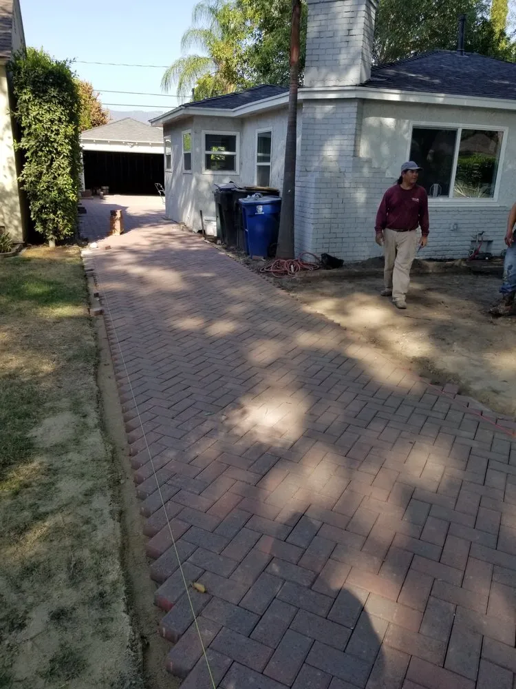 Top-rated residential landscaping for homes in Burbank, CA by California Pavingstone