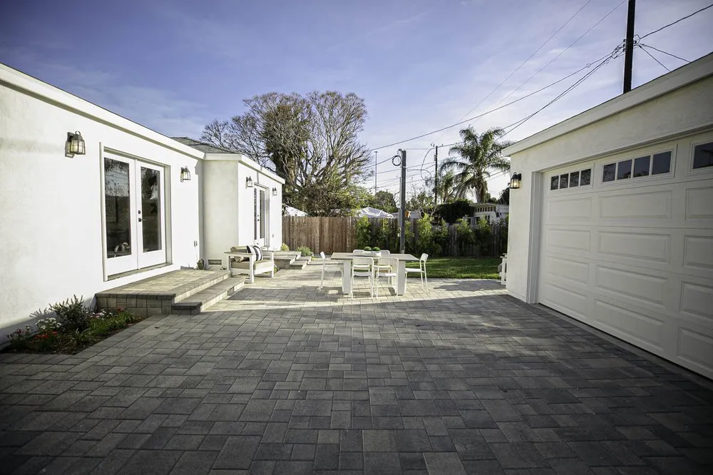 Affordable landscape design experts serving Burbank, CA - California Pavingstone