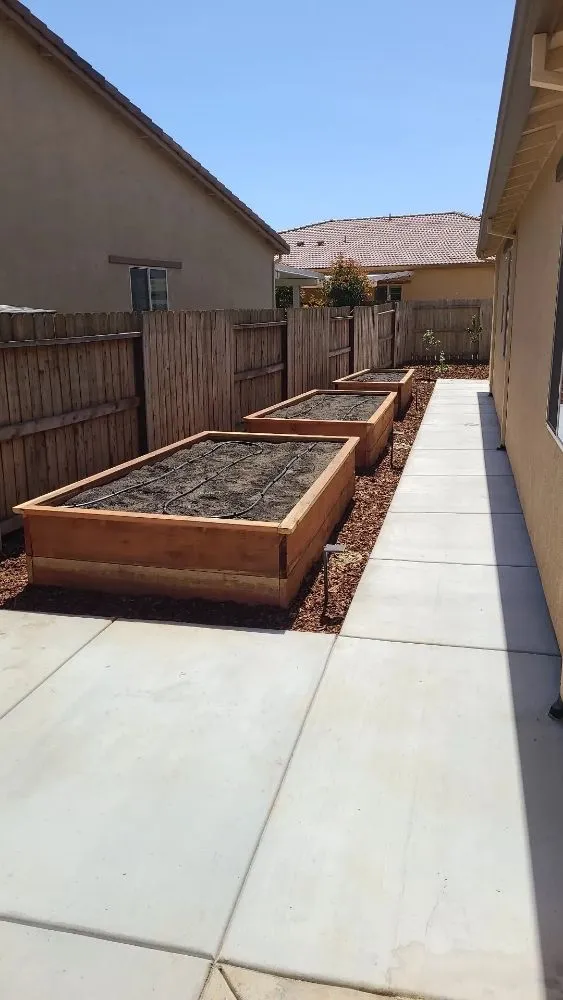 Custom garden landscaping experts serving Roseville, CA - Caligreen Landscaping