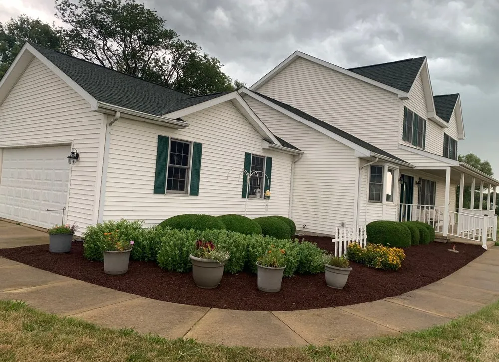 Affordable garden landscaping experts serving Urbana, IL - Call Eddie