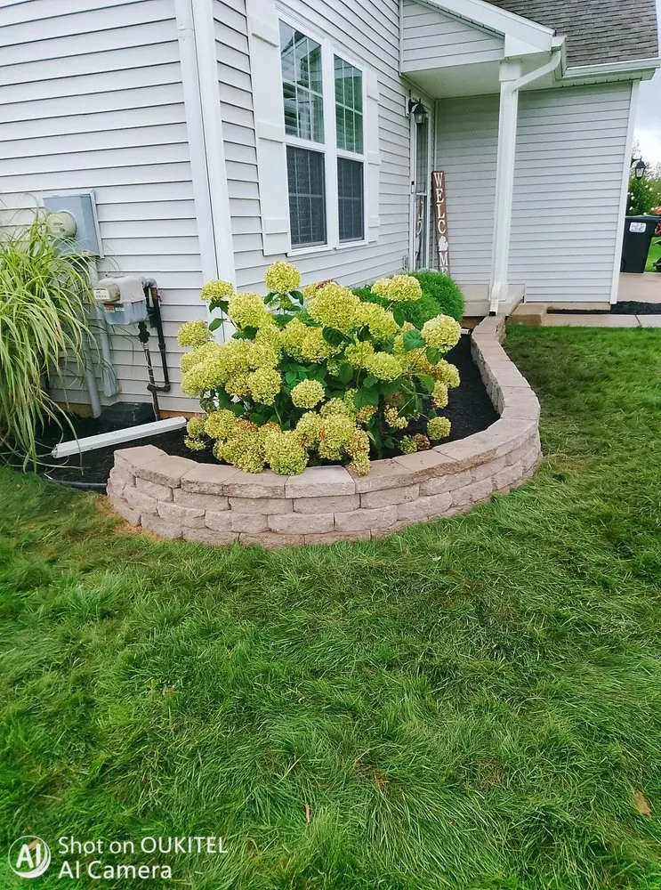 Custom residential landscaping experts serving Fowlerville, MI - Call Mike