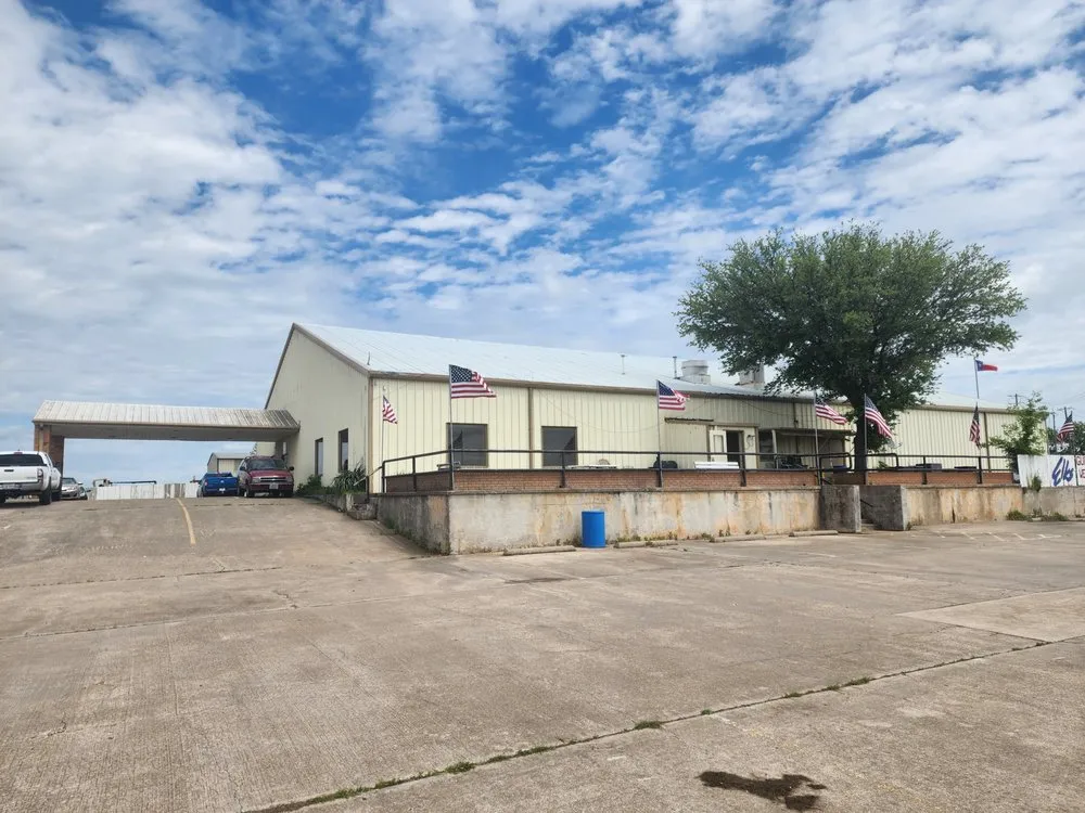 Trusted yard maintenance for residential properties in Sherman, TX by CalRod Lawn Services