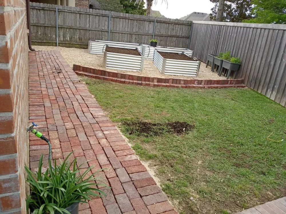 Expert yard cleanup service for year-round maintenance across Jeanerette, LA - Cal's Lawn care