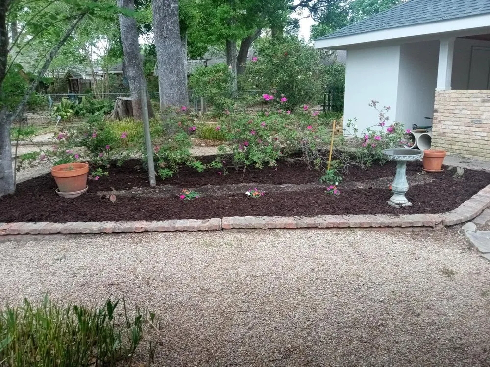 Custom landscaping services for beautiful yards in Jeanerette, LA by Cal's Lawn care