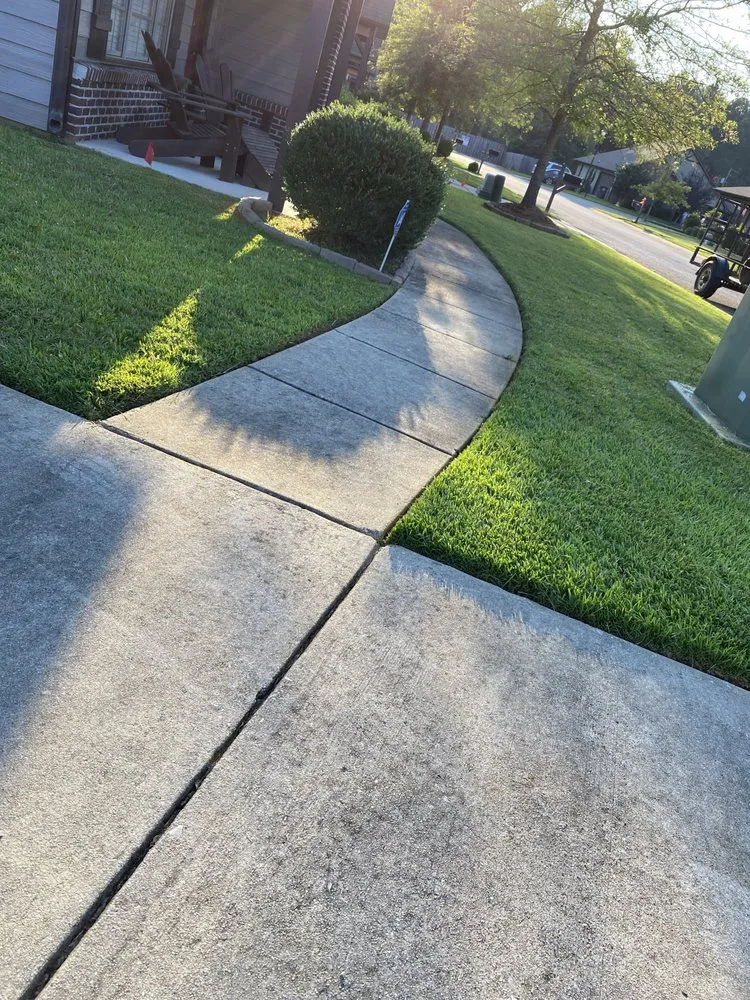 Local lawn care service for residential properties in Warrior, AL by Calvert Lawn Maintenance