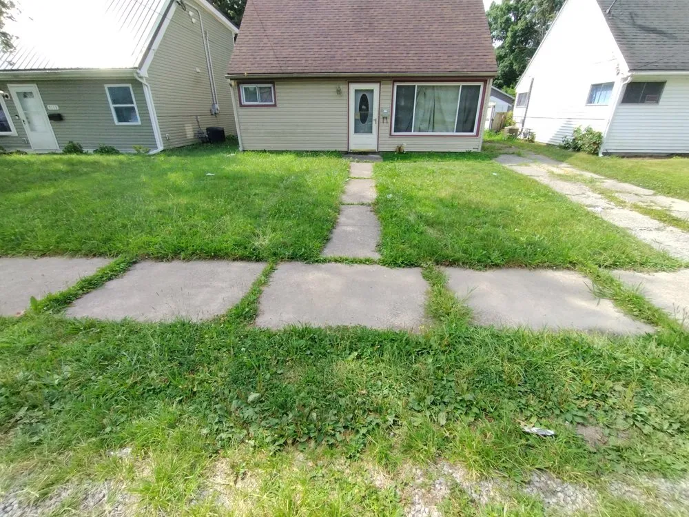 Custom lawn care service for year-round maintenance across Toledo, OH - Calvin's Lawn Service & More