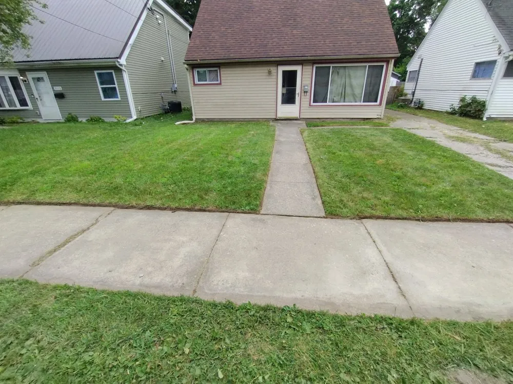 Reliable yard cleanup service in Toledo, OH by Calvin's Lawn Service & More