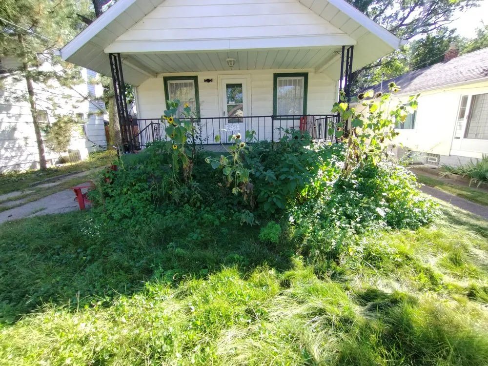 Local residential landscaping in Toledo, OH - Calvin's Lawn Service & More