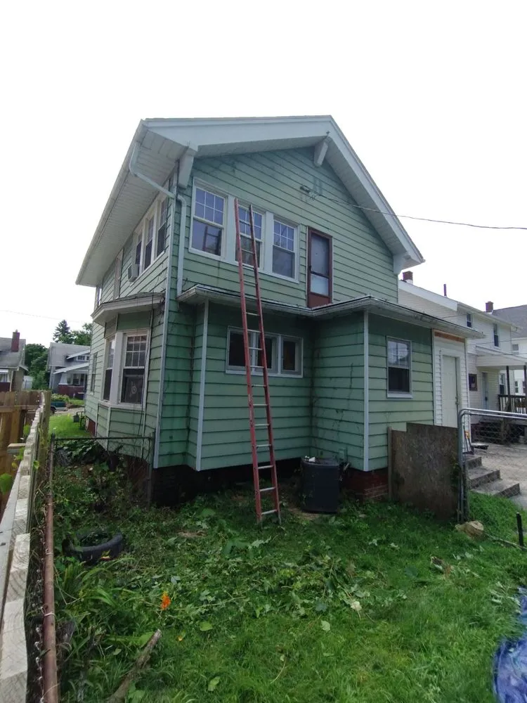 Affordable yard cleanup service for beautiful yards in Toledo, OH by Calvin's Lawn Service & More